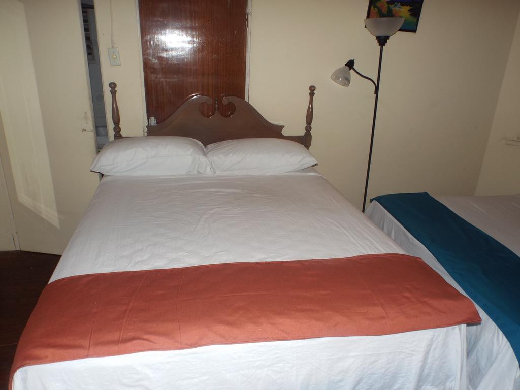Tropical Court Inn New Kingston Habitación foto