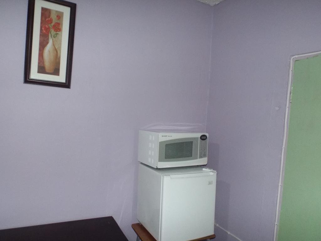 Tropical Court Inn New Kingston Habitación foto